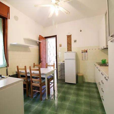 Apartment Lungomare 1 *