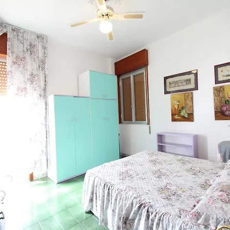 Apartment Lungomare 1 *